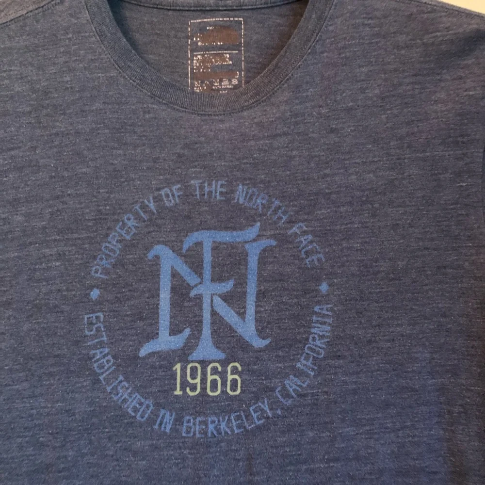 North Face‎ T-shirt